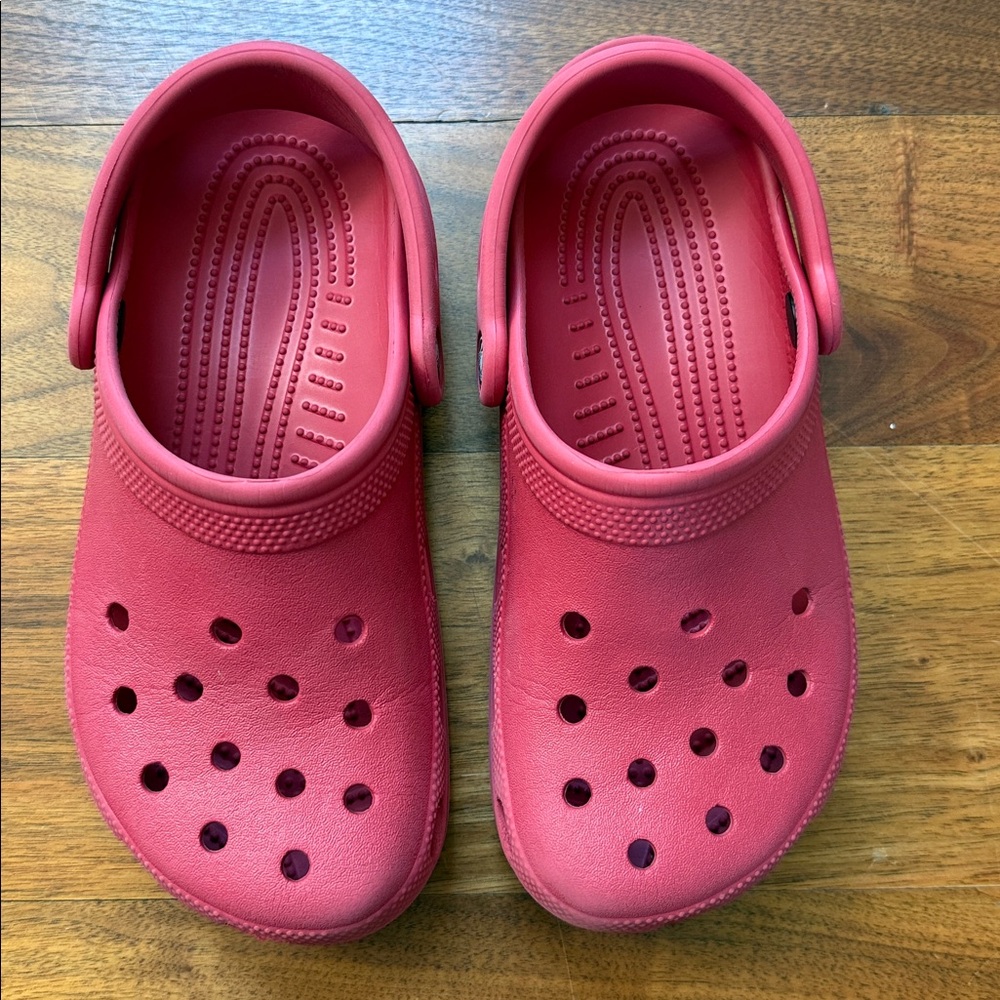 Crocs Unisex Classic Red Clogs Size Women 7 / Men 5 - Picture 2 of 8